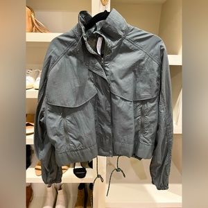 Athleta M cropped wind breaker jacket